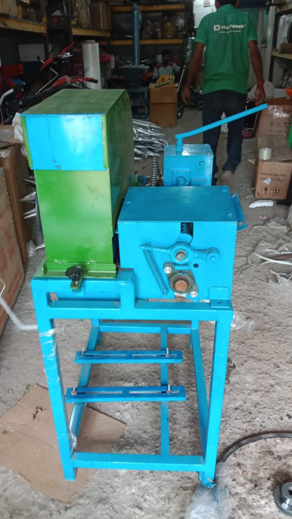 Heavy-Duty Blower Type Chaff Cutter 1500 kg/hr Without Motor - Image 5