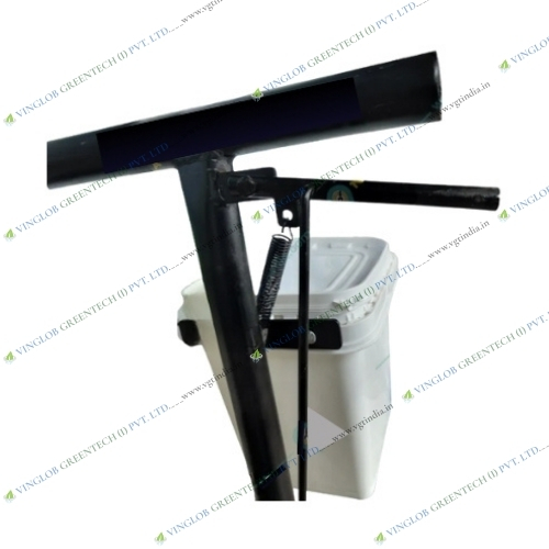 Manual Fertilizer Spreader (Hand Operated) - Image 2