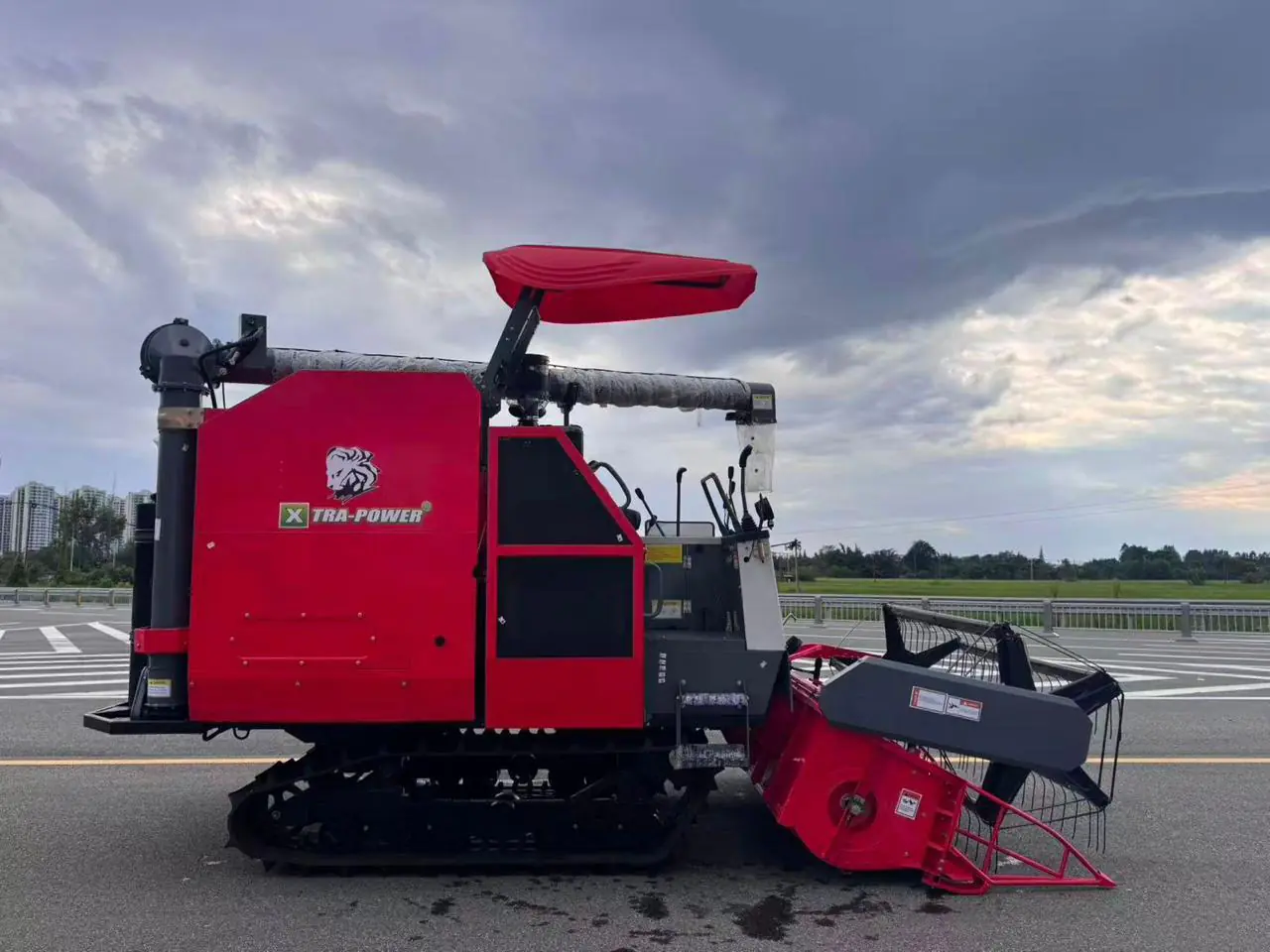 105HP Combine Harvester Machine -Diesel Engine - Image 4